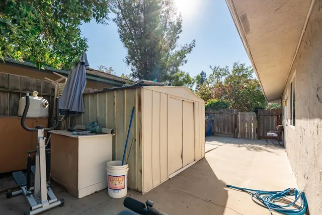 $429,000 | 238 South Fairbanks Avenue, Sanger, CA 93657