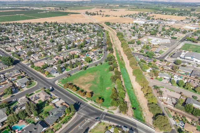 $429,000 | 238 South Fairbanks Avenue, Sanger, CA 93657