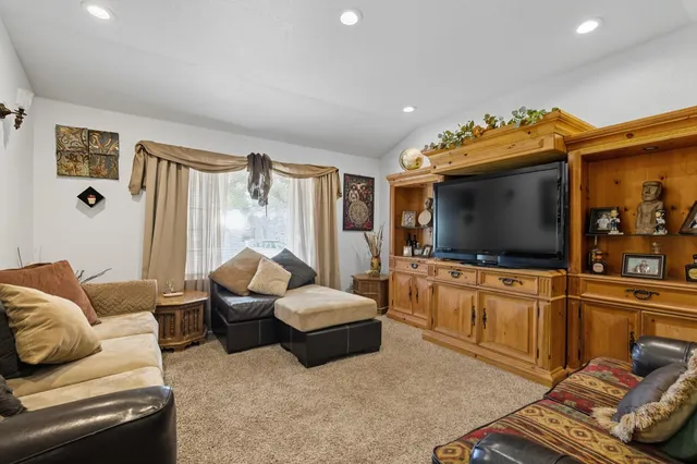 $429,000 | 238 South Fairbanks Avenue, Sanger, CA 93657