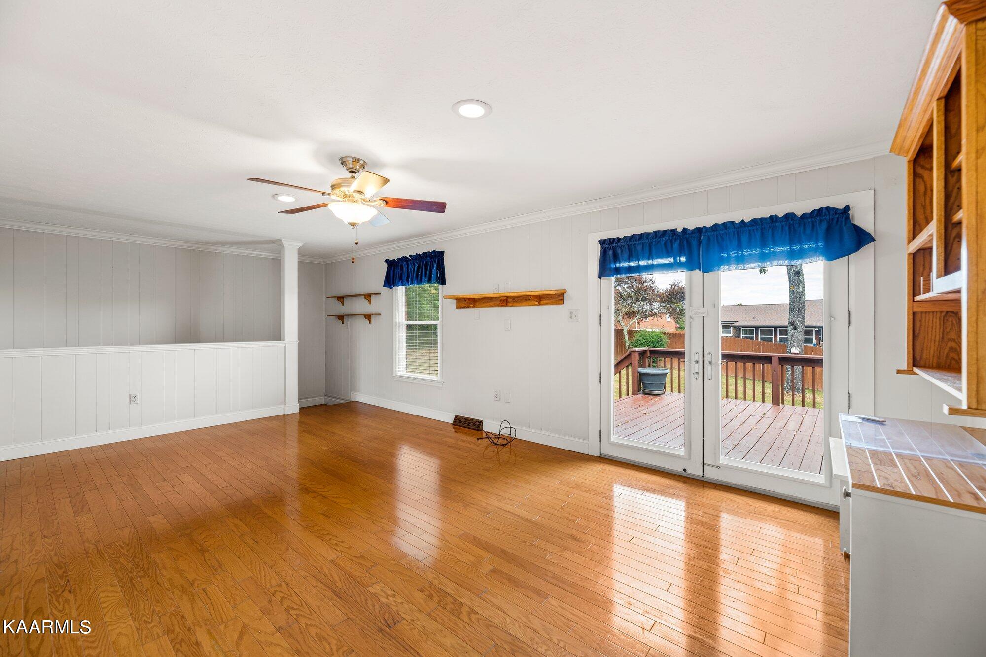 8220 Cricket Road Powell, TN 37849 - Photo 11 of 33 Family Room / Den