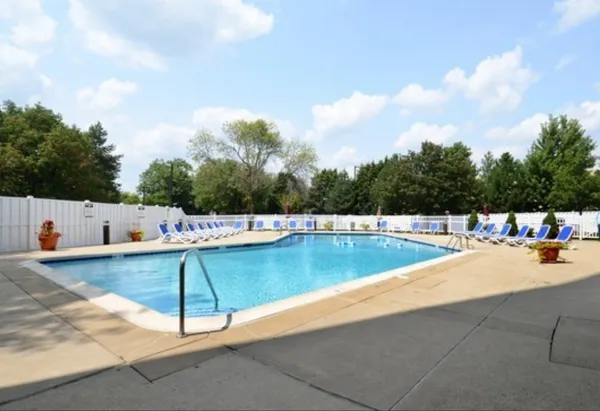 $2,100 | 6340 Americana Drive, Unit 903, Willowbrook, IL 60527