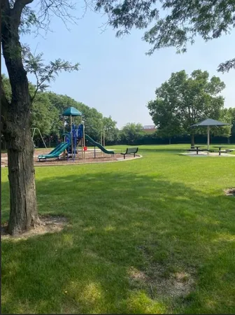 $2,100 | 6340 Americana Drive, Unit 903, Willowbrook, IL 60527