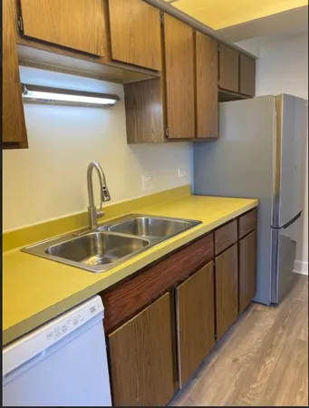 $2,100 | 6340 Americana Drive, Unit 903, Willowbrook, IL 60527