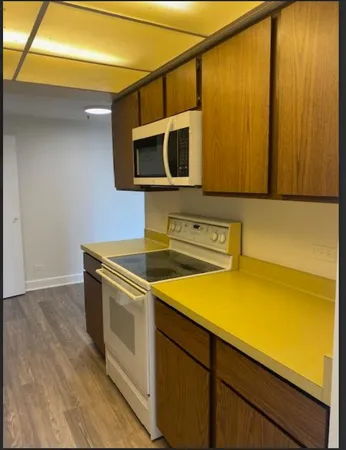 $2,100 | 6340 Americana Drive, Unit 903, Willowbrook, IL 60527