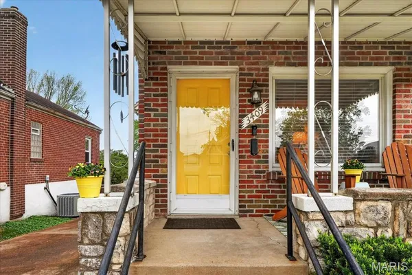 $235,900 | 3409 Macklind Avenue, St. Louis, MO 63139