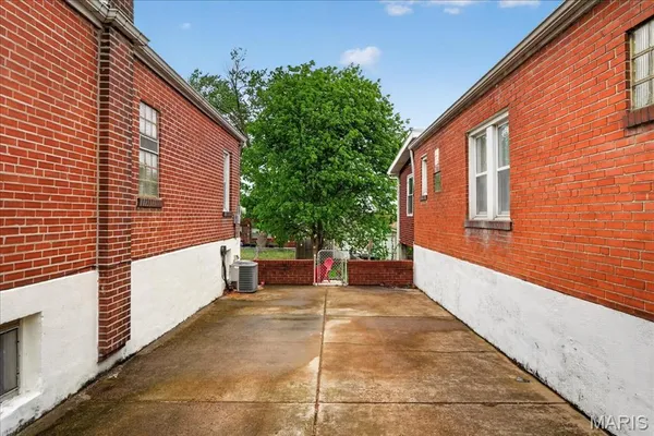 $235,900 | 3409 Macklind Avenue, St. Louis, MO 63139