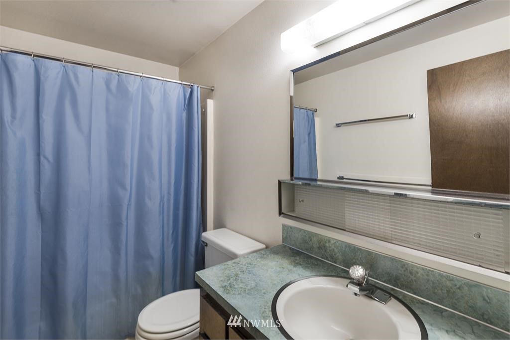 4040 Dyes Inlet Road Northwest Bremerton, WA 98312 - Photo 12 of 21 Gallery Image 12