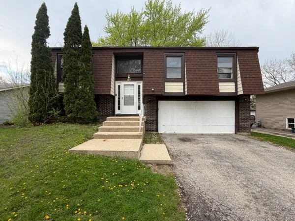 $2,700 | 157 Plainview Drive, Bolingbrook, IL 60440