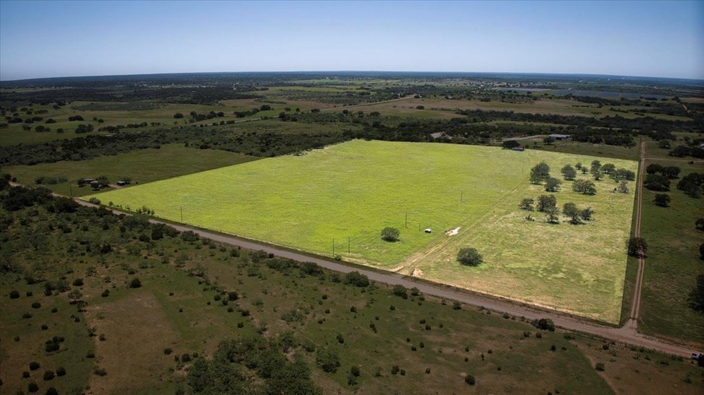 362 Jacoby Lane Hext, TX 76848 - Photo 25 of 36 a view of a room with an ocean