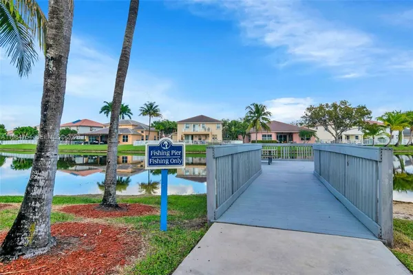 $3,400 | 792 Northwest 170th Terrace, Unit 792, Pembroke Pines, FL 33028
