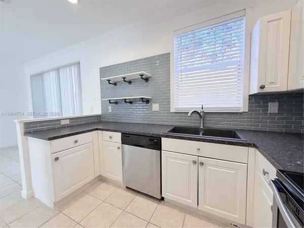 $3,400 | 792 Northwest 170th Terrace, Unit 792, Pembroke Pines, FL 33028