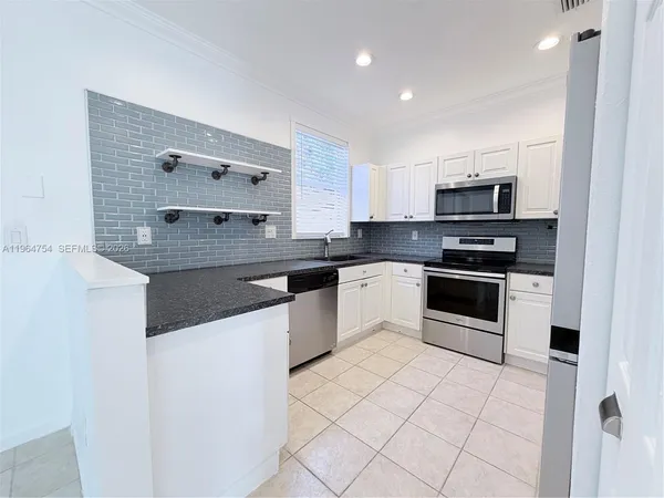 $3,400 | 792 Northwest 170th Terrace, Unit 792, Pembroke Pines, FL 33028