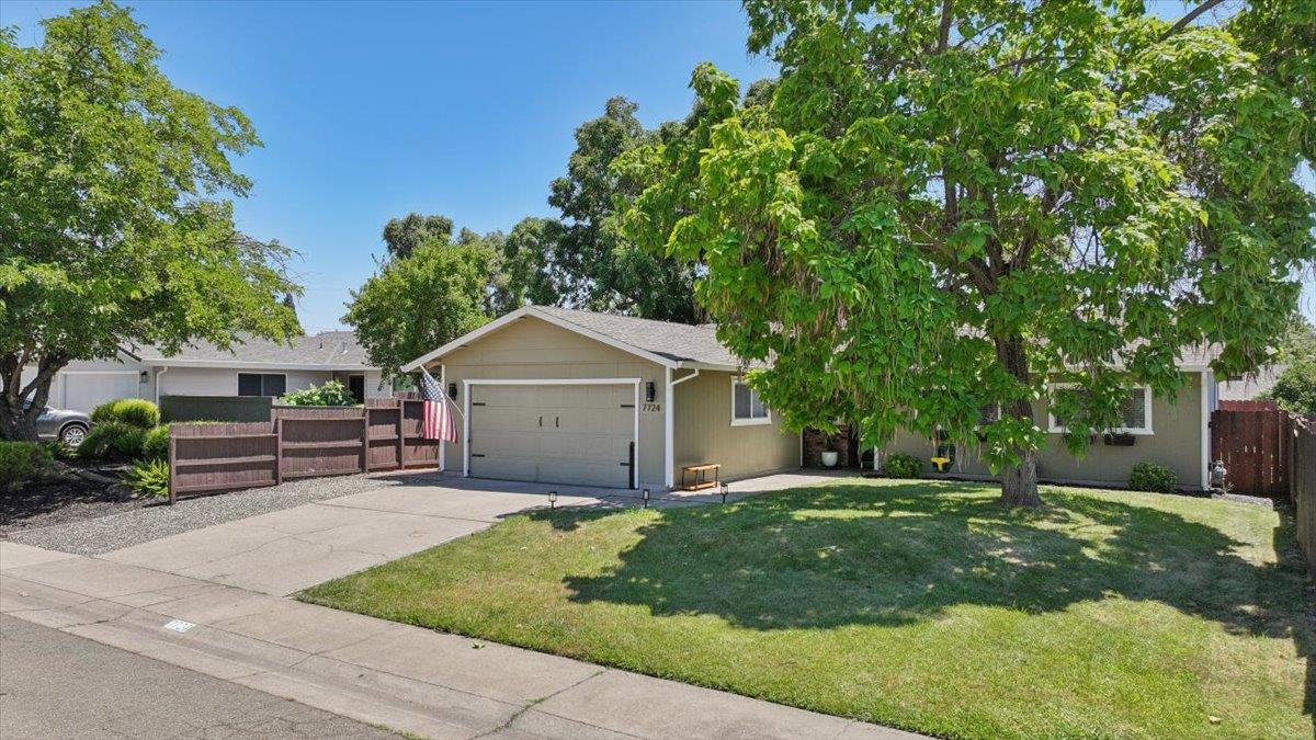 7724 Spring Valley Avenue Citrus Heights, CA 95610 - Photo 32 of 37