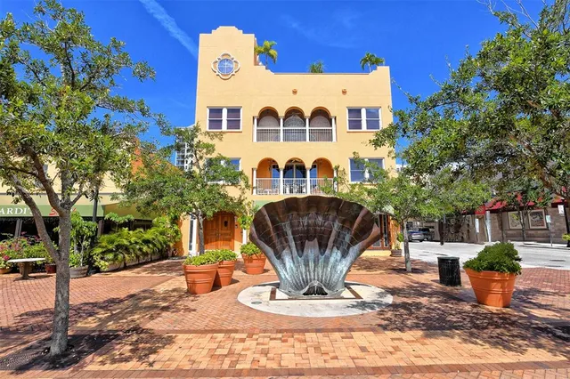 $1,499,000 | 213 Cosmopolitan Court, Sarasota, FL 34236