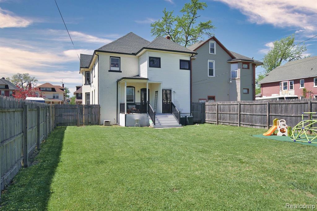 2950 Field Street Detroit, MI 48214 - Photo 40 of 48
