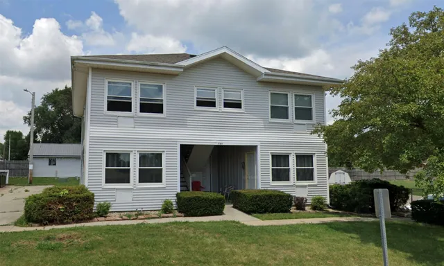 a view of a yard in front of a house