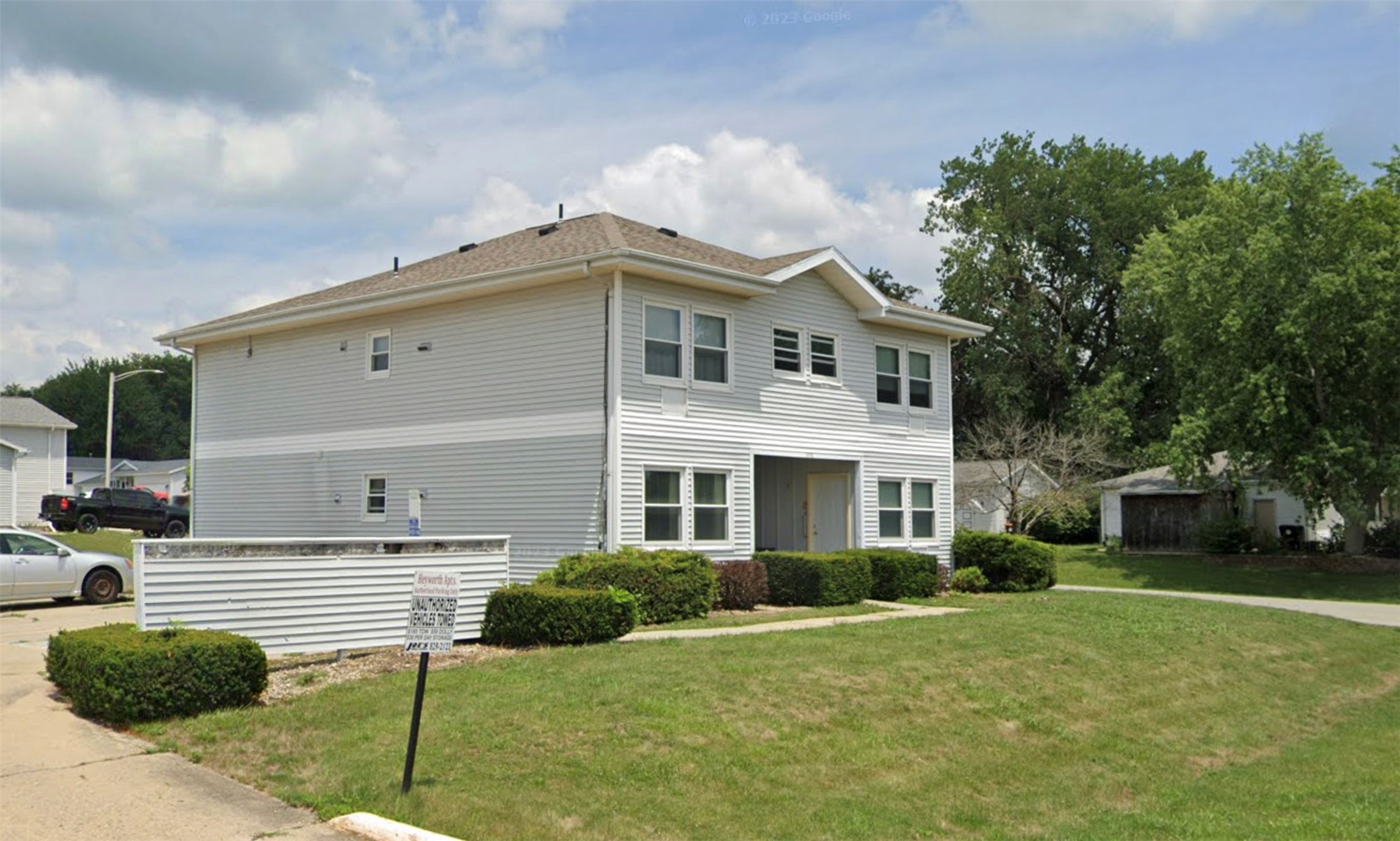 306 Wigwam Street Heyworth, IL 61745 - Photo 6 of 7 a front view of a house with garden