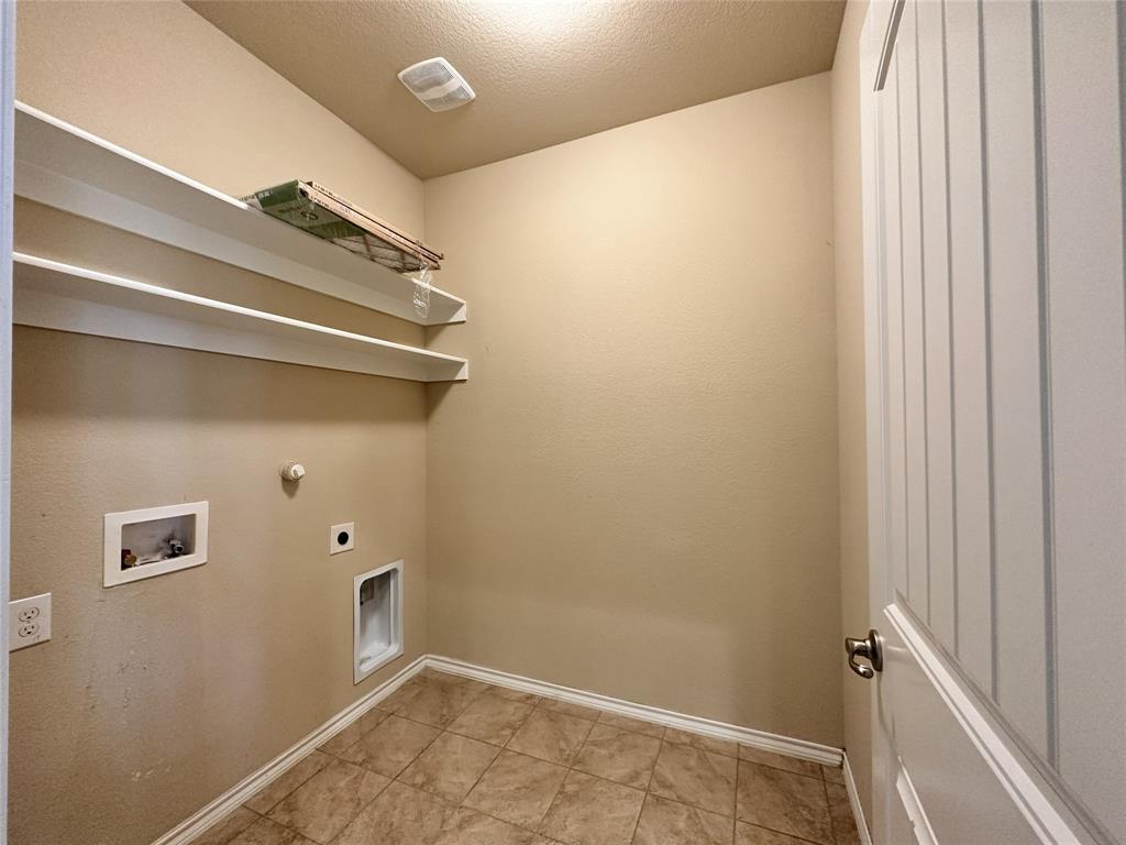 304 Cypress Crk Lane Denton, TX 76210 - Photo 18 of 24 a view of room