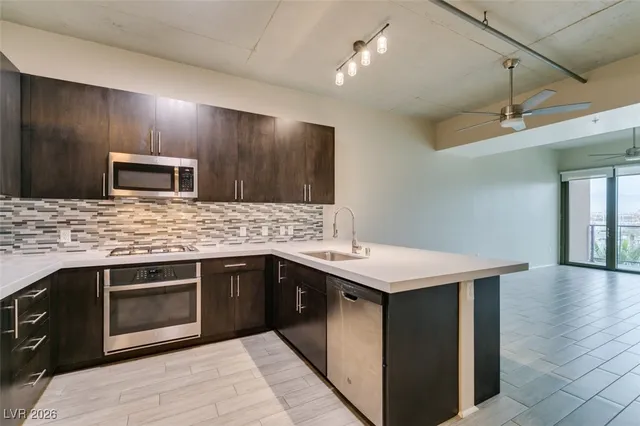 $2,644 | 353 East Bonneville Avenue, Unit 521, Las Vegas, NV 89101