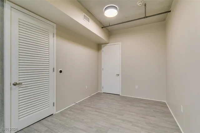 $2,644 | 353 East Bonneville Avenue, Unit 521, Las Vegas, NV 89101