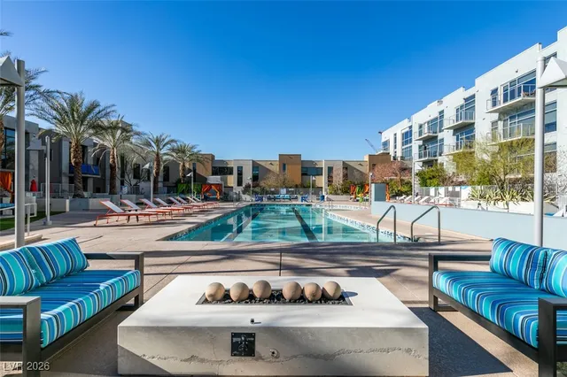 $2,644 | 353 East Bonneville Avenue, Unit 521, Las Vegas, NV 89101