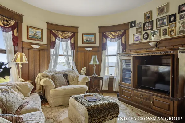 $6,000,000 | 456 Monroe Boulevard, South Haven, MI 49090