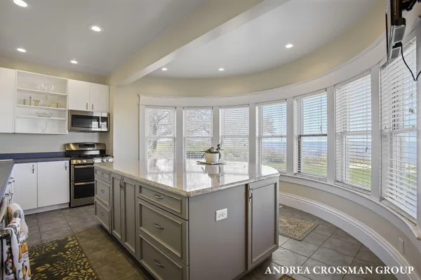 $6,000,000 | 456 Monroe Boulevard, South Haven, MI 49090