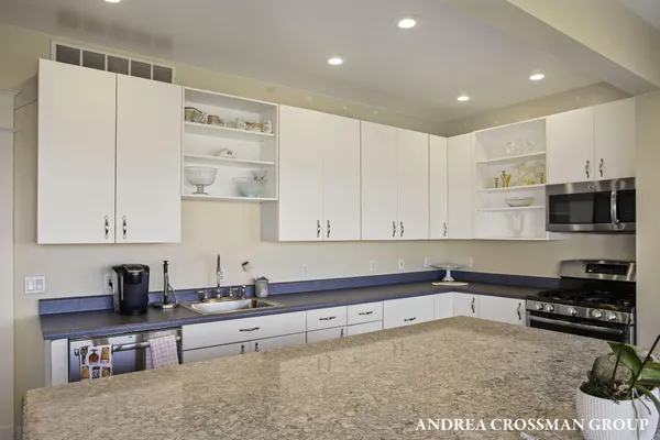 $6,000,000 | 456 Monroe Boulevard, South Haven, MI 49090