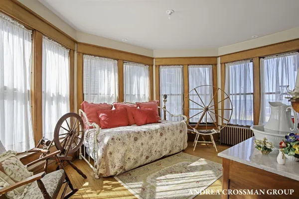 $6,000,000 | 456 Monroe Boulevard, South Haven, MI 49090