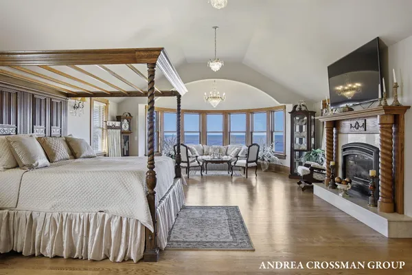 $6,000,000 | 456 Monroe Boulevard, South Haven, MI 49090