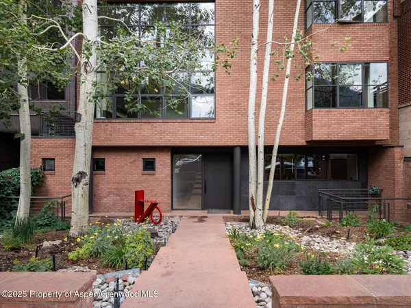 $200,000 | 624 East Hopkins Avenue, Aspen, CO 81611