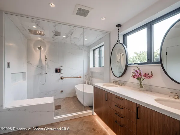 $200,000 | 624 East Hopkins Avenue, Aspen, CO 81611