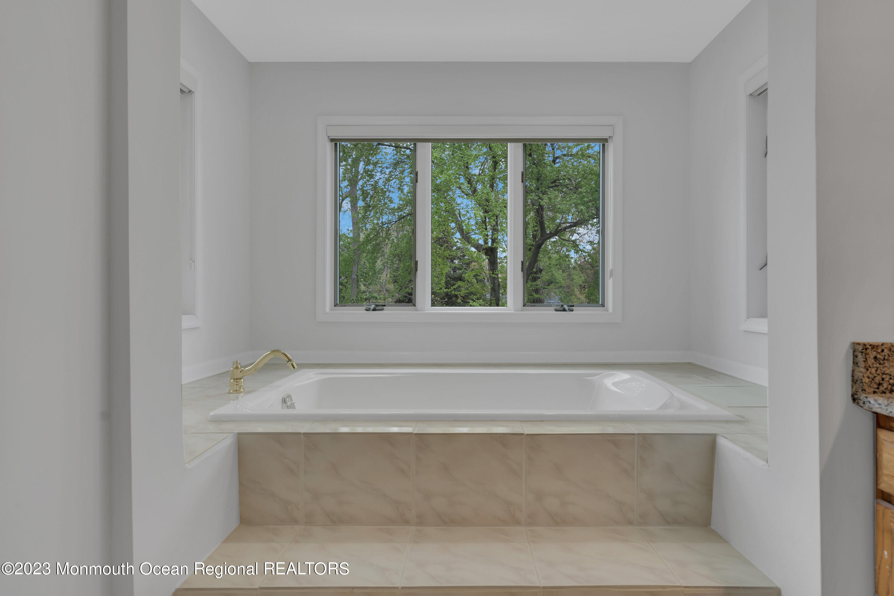 605 Turkey Point Road Brick, NJ 08724 - Photo 35 of 91 Master bedroom jetted tub