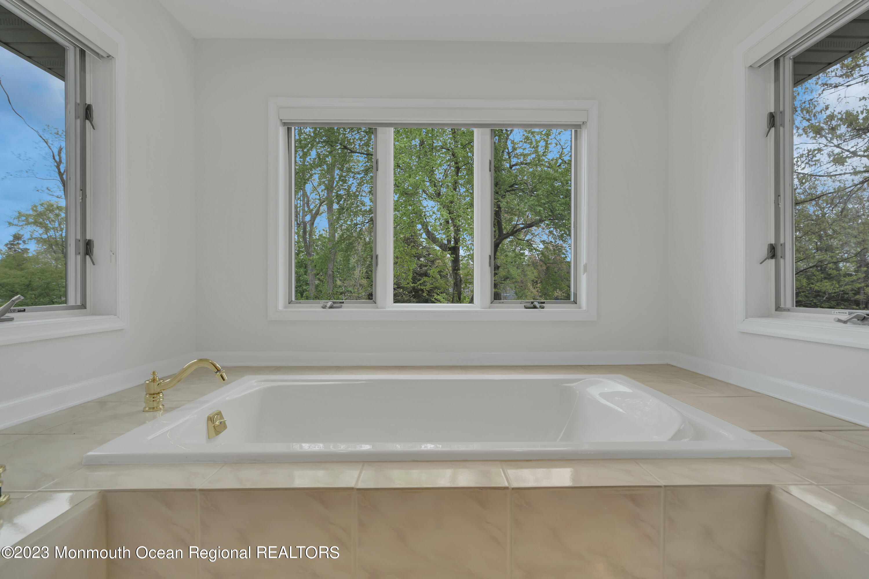 605 Turkey Point Road Brick, NJ 08724 - Photo 36 of 91 Master bedroom jetted tub