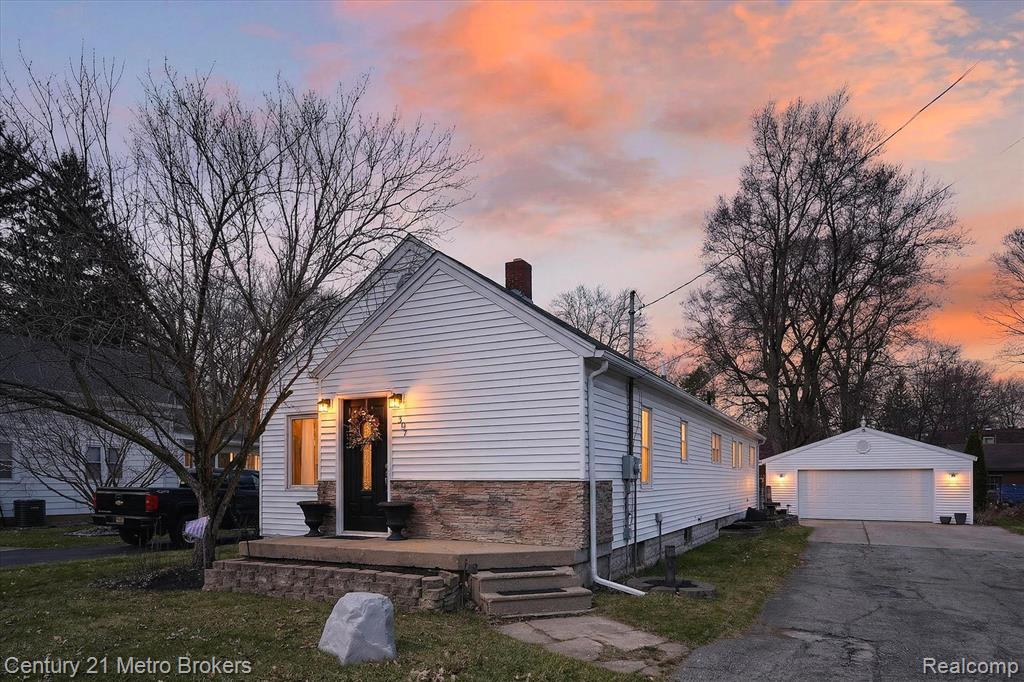 5501 East Potter Road Flint, MI 48506 - Photo 1 of 45