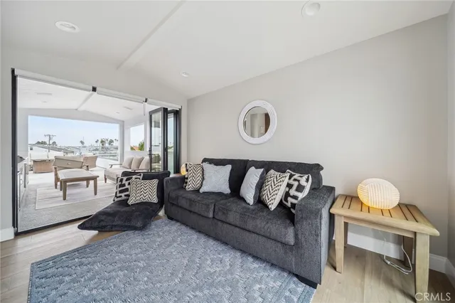 $15,000 | 506 Clubhouse Avenue, Unit B, Newport Beach, CA 92663