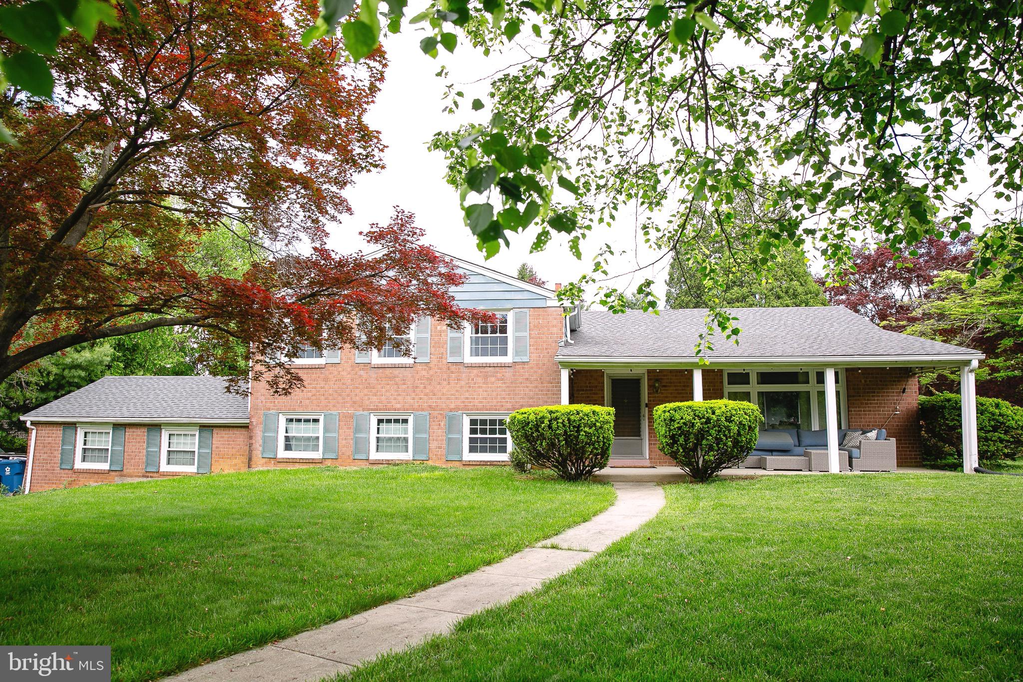 a view of a yard in front of a house