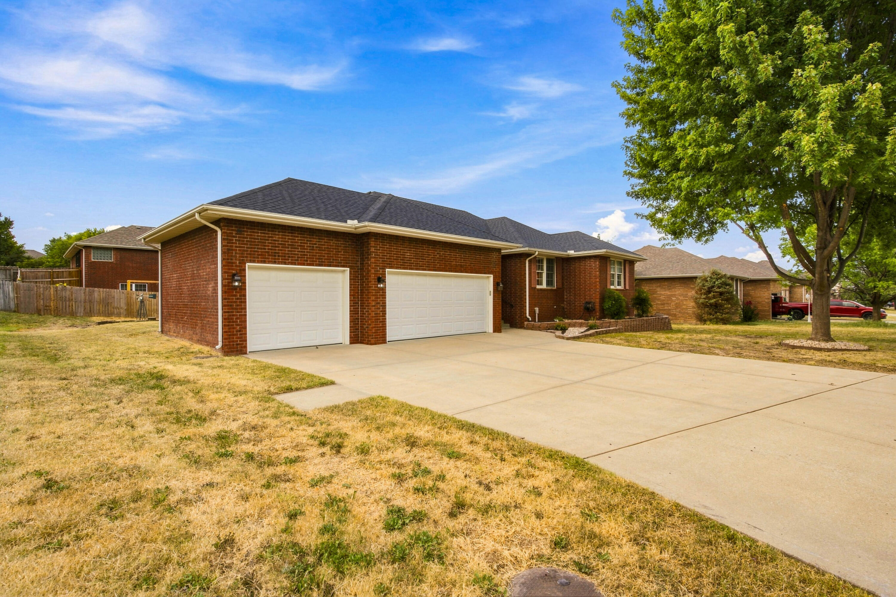 208 Miller Way Monett, MO 65708 - Photo 3 of 54 IMG_1576