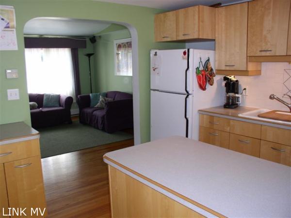 517 State Road, Unit 2A Vineyard Haven, MA 02568 - Photo 2 of 12 http://d1qzqeyxiitrap.cloudfront.net/photos/17625/600/327db173.jpg