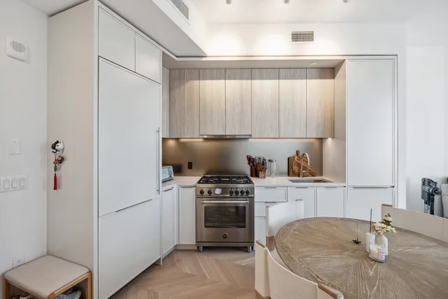 $949,500 | 29-18 41st Avenue, Unit 10A | Long Island City