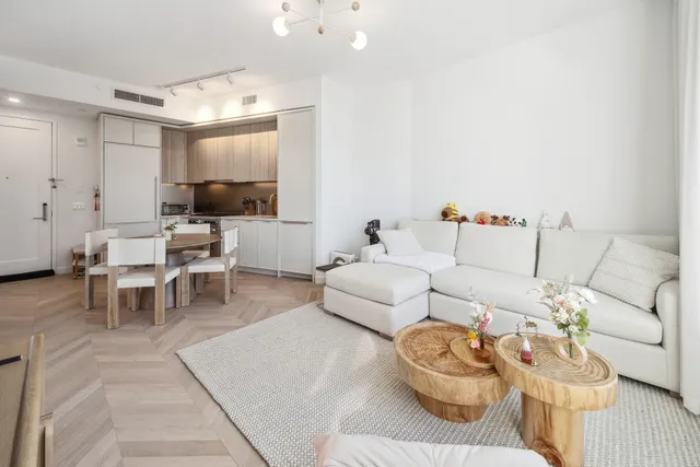 $949,500 | 29-18 41st Avenue, Unit 10A | Long Island City