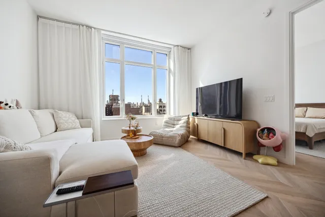 $949,500 | 29-18 41st Avenue, Unit 10A | Long Island City