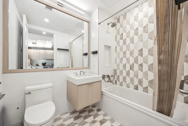 $949,500 | 29-18 41st Avenue, Unit 10A | Long Island City