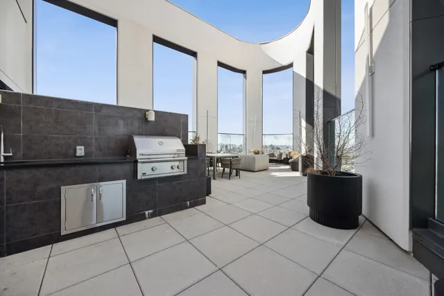 $949,500 | 29-18 41st Avenue, Unit 10A | Long Island City