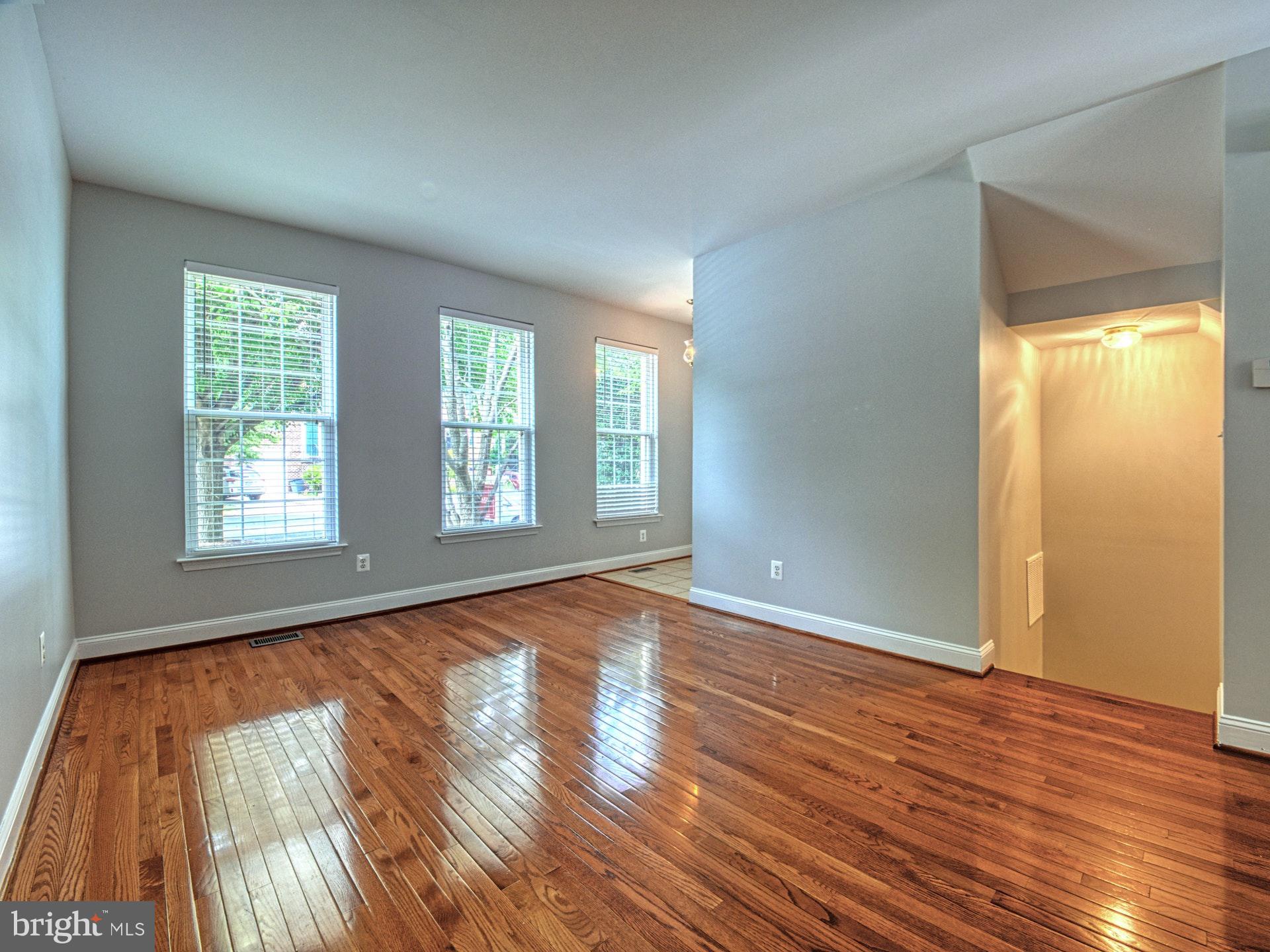 11451 Heritage Commons Way Reston, VA 20194 - Photo 3 of 23 FRESHLY PAINTED TOP TO BOTTOM