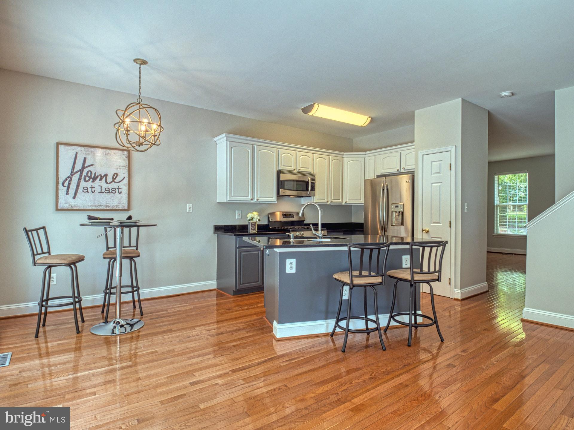 11451 Heritage Commons Way Reston, VA 20194 - Photo 5 of 23 SPACIOUS KITCHEN