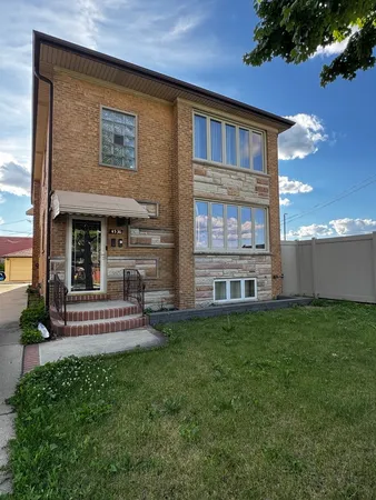 $2,900 | 4536 Nottingham Avenue, Unit 1, Harwood Heights, IL 60706