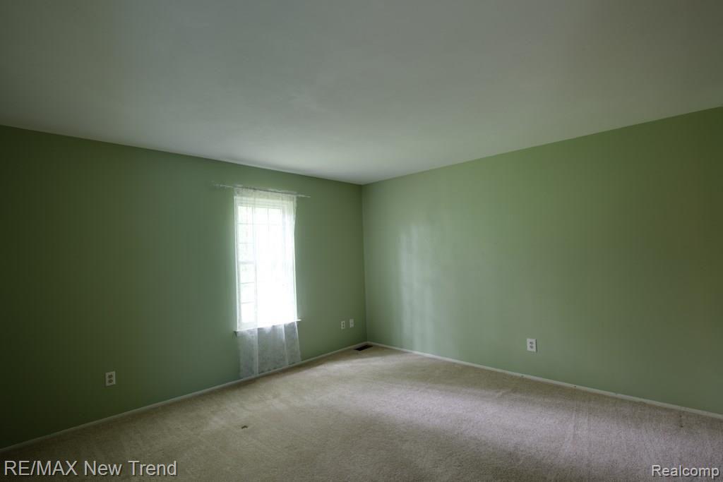 35962 Fredericksburg Road Farmington Hills, MI 48331 - Photo 14 of 21