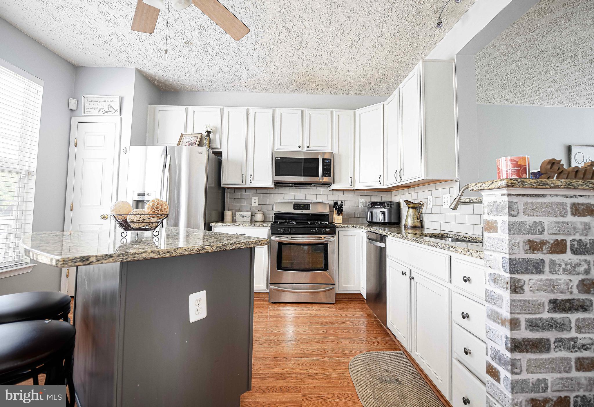 9736 Morningview Circle Perry Hall, MD 21128 - Photo 12 of 33 Eat-in kitchen with stainless steel appliances