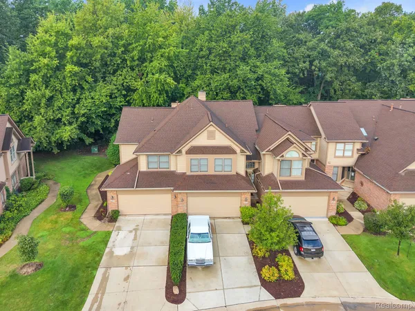 $449,999 | 5353 Royal Vale Lane, Dearborn, MI 48126